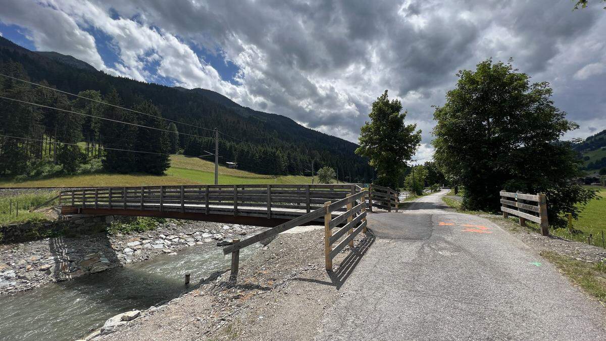 Der Radweg führt nun ab der Höhe Euroclima wieder wie gewohnt südlich der Drau nach Arnbach