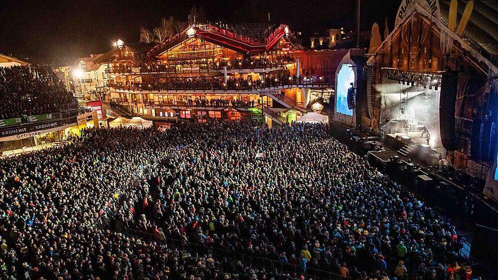 17.000 Fans drängten sich beim Konzert der Toten Hosen 2018 im ausverkauften Planaistadion. Heuer bleibt das Stadion leer, das große Ski-Opening ist abgesagt