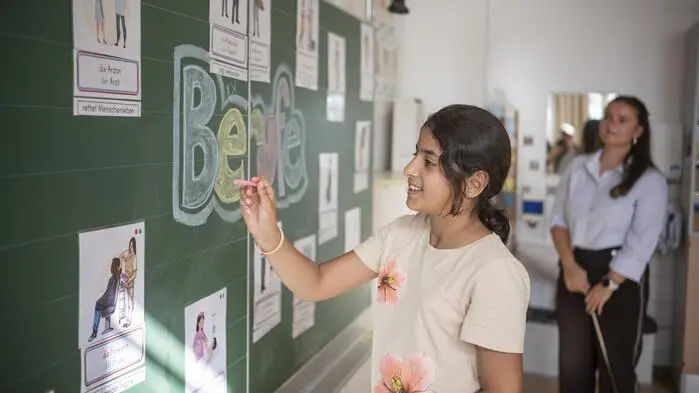 Duaa besucht die Sommerschule in Graz 