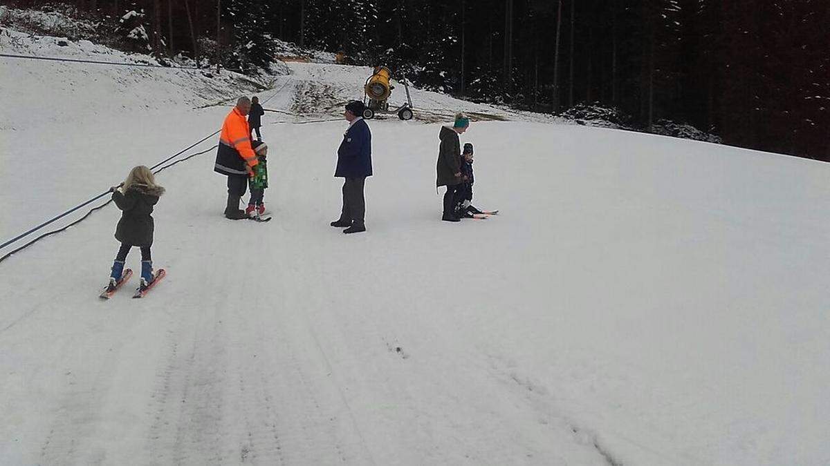 Der neue Kinderskibereich wurde schon beim allerersten Schneefall getestet. Inzwischen ist die Schneedecke bereits ordentlich angewachsen