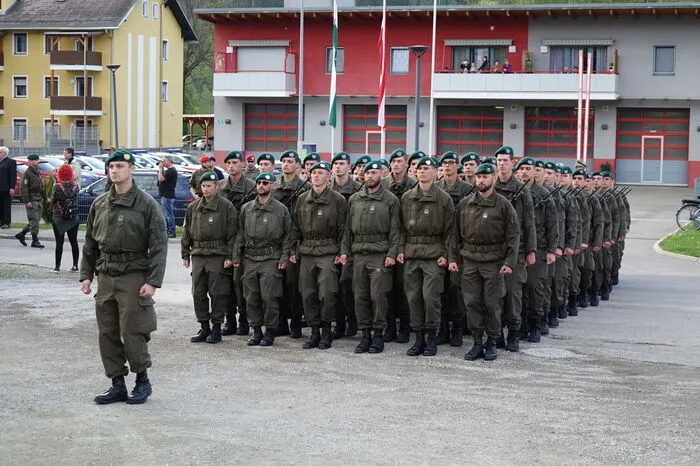Angelobt wurden Rekruten aus folgenden Verbänden:Jägerbataillon 18 aus St. Michael, Jägerbataillon 17 aus Straß, Aufklärungs-Artillerie-Bataillon 7 aus Feldbach, Fliegerabwehrbataillon 2 aus Zeltweg und Aigen, ABC-Abwehrkompanie aus Graz.