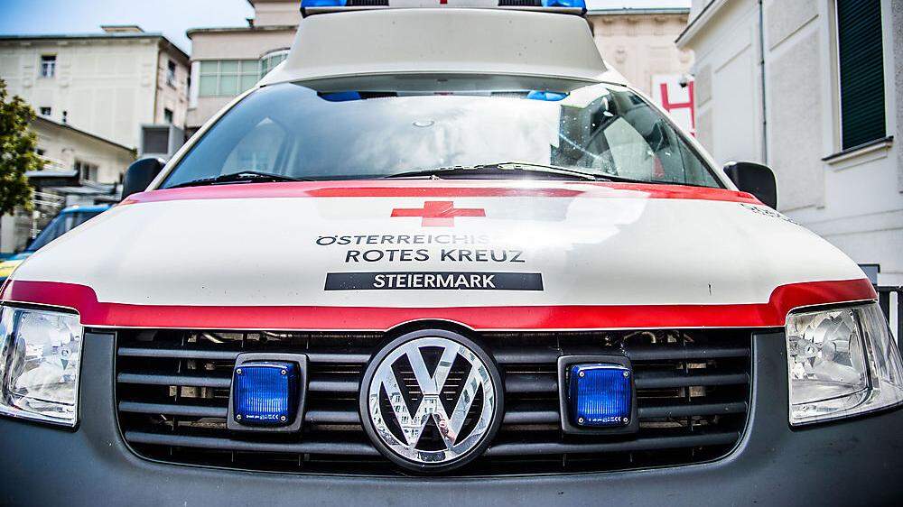 In Lieboch stieß eine 19-jährige Pkw-Lenkerin aus dem Bezirk Voitsberg mit ihrem Auto einen Fußgänger nieder