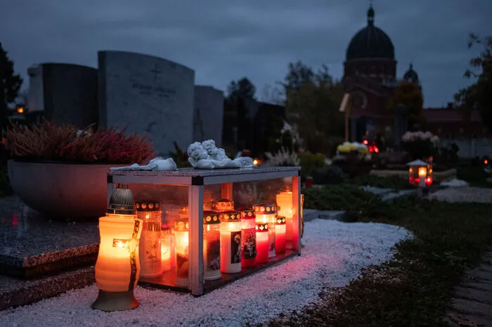 Fotograf Alexander Danner hat die ganz eigene Stimmung am Grazer Zentralfriedhof mit seiner Kamera eingefangen. Klicken Sie sich durch die Fotos.