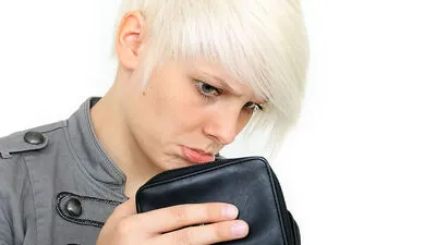 Laut Umfrage reicht für acht Prozent der weiblichen Beschäftigen das Einkommen nicht aus