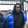 Vorerst wieder frei: R. Kelly beim Verlassen des Gefängnisses