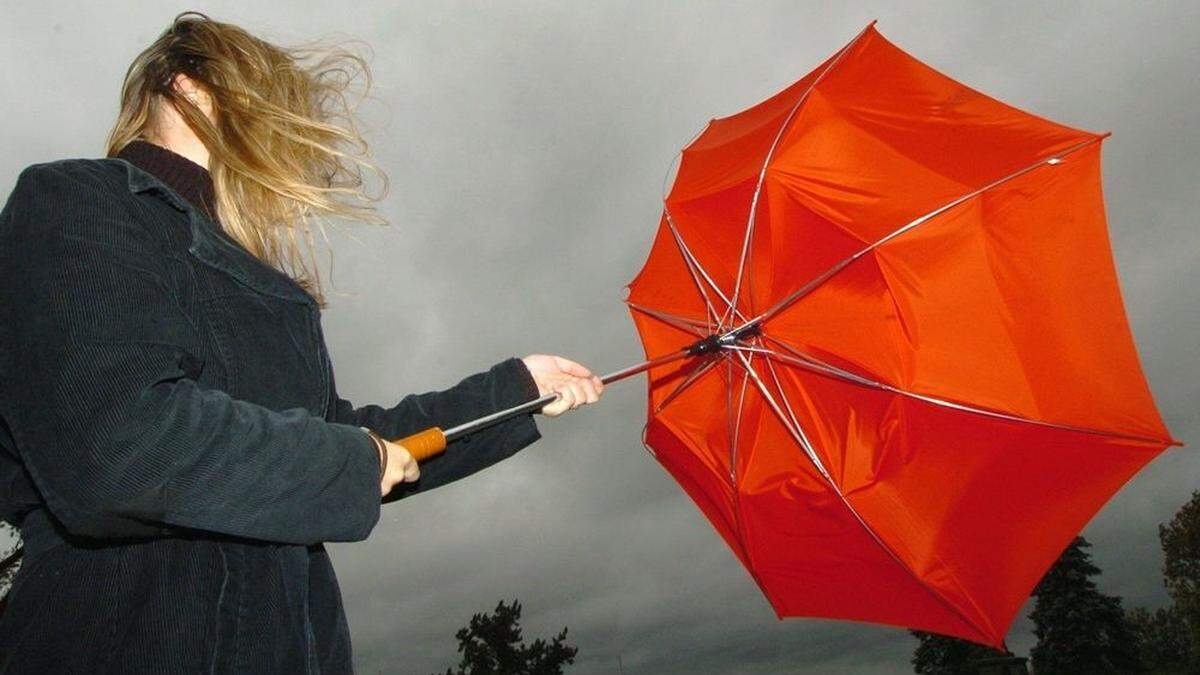 Im Norden kann der Sturm heute Vormittag Orkanstärke erreichen