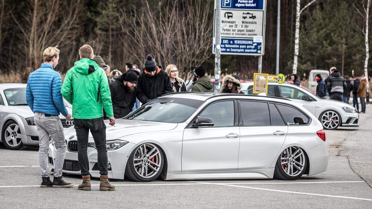 Etwa 60 Autos waren am Samstag beim Arneitz am Faaker See zu sehen 