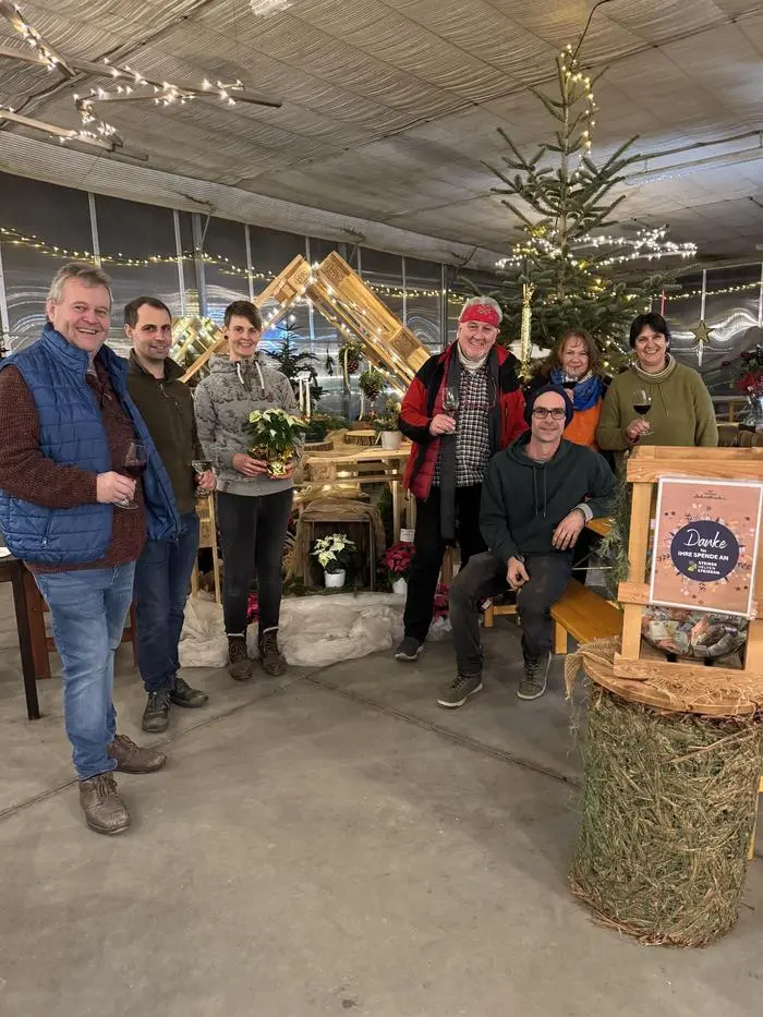 Auch Gartenbau Pachler schmückte ein Adventfenster und sammelte Spenden