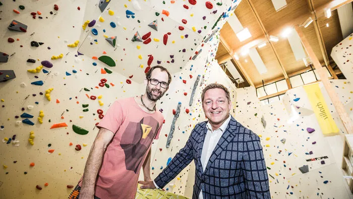 Geschäftsführer Stefan Prohinig und Bürgermeister Günther Albel: Die Stadt Villach hat etwas mehr als 1,5 Millionen Euro dazu gegeben. Insgesamt kostet die Halle 3,9 Millionen Euro.