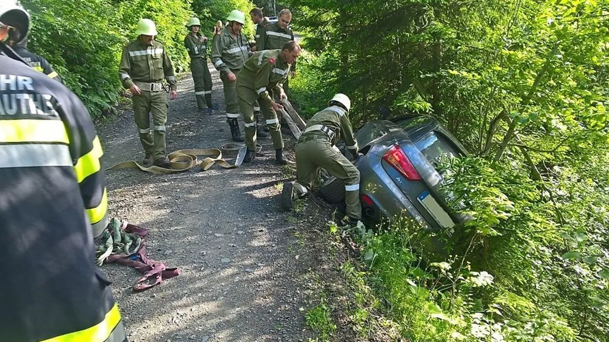 Die FF Kötschach-Mauthen und Weidenburg bargen den Wagen