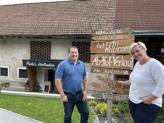 Manfred und Sabine Rinnhofer sind stolz auf ihren Hofladen, in dem sie mittlerweile zwei Angestellte zur Unterstützung haben