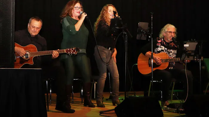 Die Feldkirchner Band "Listen to the Music" von Links: Sigo Greschitz, Gabi und Christiane Stöckl und Hartmut "Barney" Mälzer.