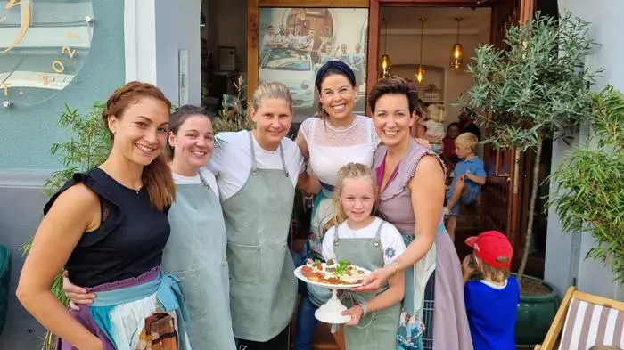 Das Studio 13 ist ein Ort der Begegnung, wo Kulinarik und Genuss im Mittelpunkt stehen. Hier finden Kochkurse statt. Es ist aber auch kreatives Arbeitszimmer für Projekte im Bereich Foodstyling