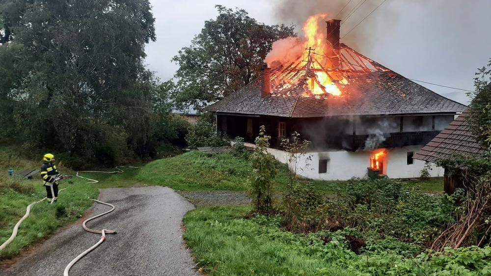 Das Wohnhaus brannte komplett aus