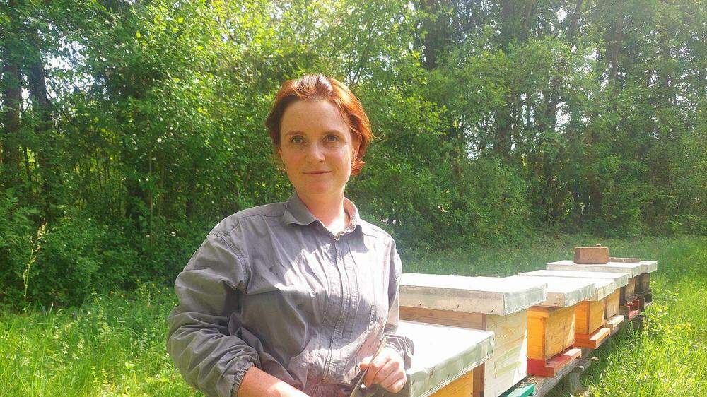 Eva-Maria Bauer ist Berufsimkerin und bewirtschaftet zahlreiche Bienenstöcke in der Ost- und Südoststeiermark
