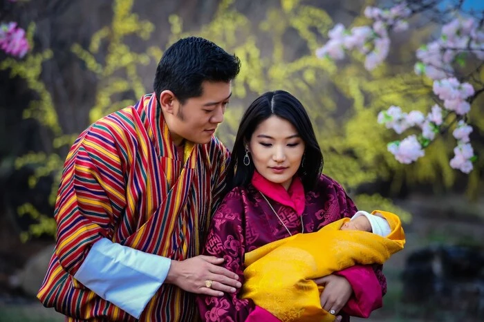Der Thronfolger ist das erste Kind für König Jigme Khesar Namgyal Wangchuck (36) und Königin Jetsun Pema (26).