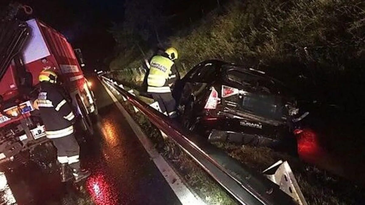 Das Fahrzeug musste aus einem Bachbett geborgen werden