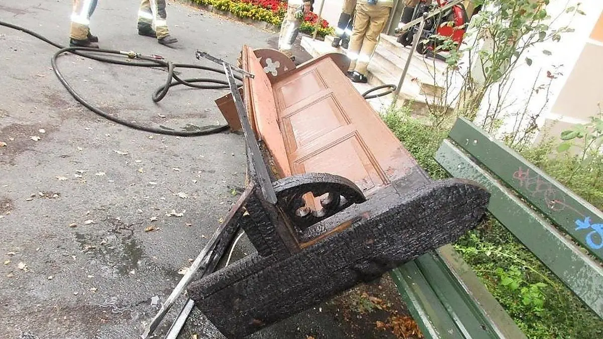 Die Berufsfeuerwehr Klagenfurt löschte den Brand in der Johanneskirche