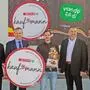 Im Juni 2022 übernahm Wadl (Mitte) den Spar-Markt von Napetschnig (zweiter von rechts)
