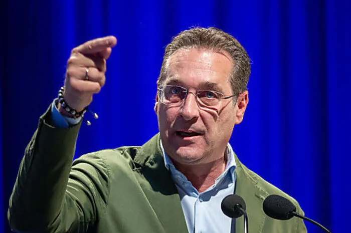 "Wir halten Kritik aus und auch Journalisten müssen Kritik aushalten."  ... Vizekanzler Heinz-Christian Strache (FPÖ) nicht.
