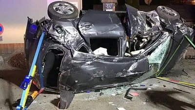 Schwerer Unfall: 26-Jährige aus Wrack geschnitten
