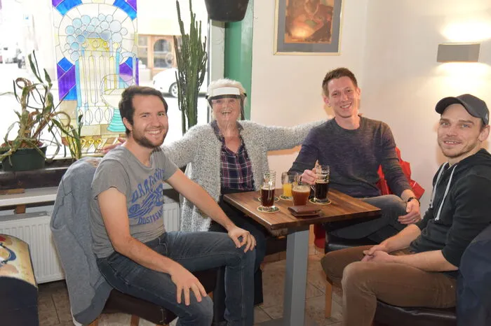 ...ebenfalls in der Villacher Straße im 12er mit Wirtelegende Beba . . .