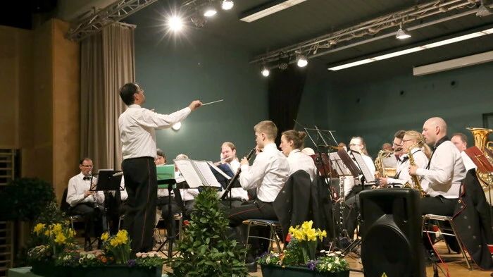 In den Dienst einer guten Sache stellten sich am Freitag die Post- und Telekommusik (Kapellmeister Georg Guggenberger) ...