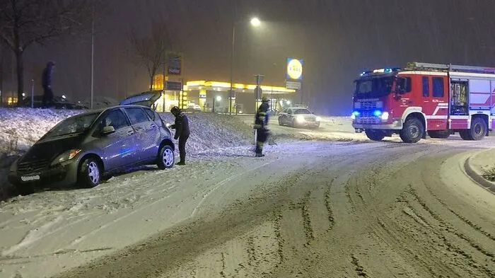 Hochbetrieb für die Feuerwehren seit den frühen Morgenstunden. Nicht nur in Gratwein gab es Rutschpartien...