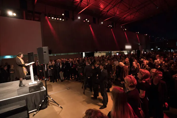 Sie richtete sich auch an die Kulturpolitiker, die in der ersten Reihe ihren Worten lauschte.