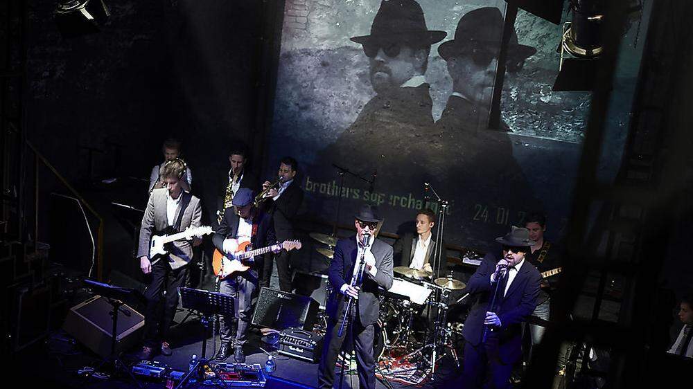 „Blues Brothers Supercharged“ begeisterten das Publikum im Step