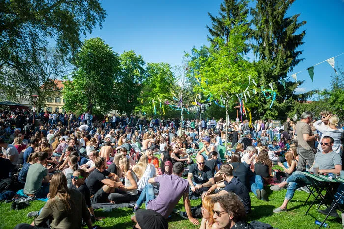Klicken Sie sich durch die weiteren Bilder ...