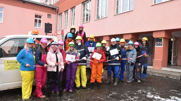 Bunte Maskerade beim großen Faschingsumzug in Eisenerz
