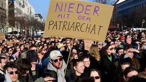 Die Vorwürfe der deutschen Schauspielerin und Fernsehmoderatorin Collien Fernandes haben eine intensive Debatte über digitale Männergewalt ausgelöst