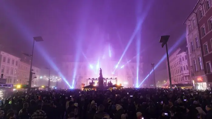 Am Grazer Hauptplatz wurden die Raketen abermals durch eine Show aus Licht und Wasser ersetzt