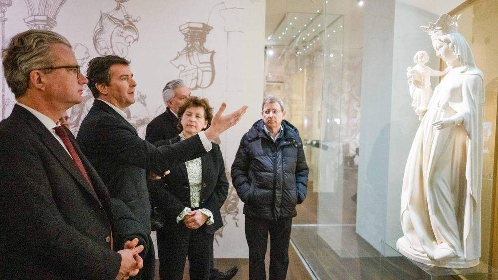 Die Ehrengäste wurden nach dem Festakt durchs Museum geführt, so auch Landeshauptmann Christopher Drexler und Landesrätin Ursula Lackner