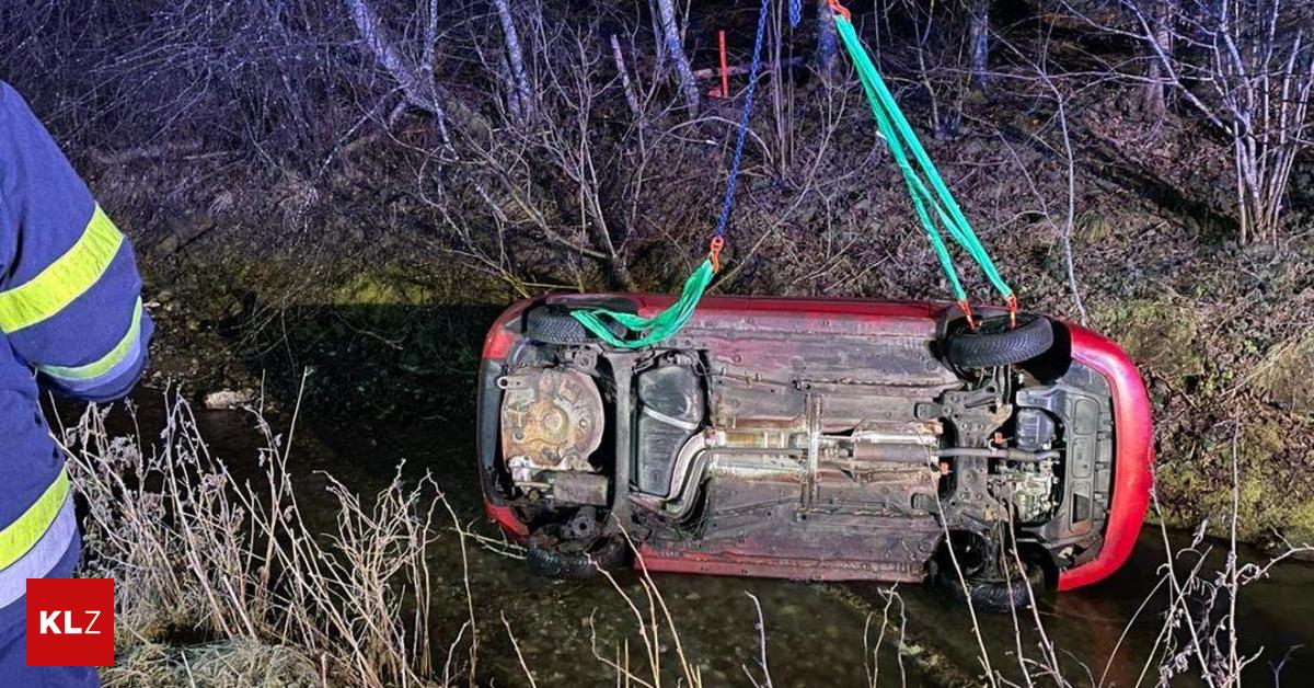 Mit-Kran-geborgen-Pkw-landete-im-Bachbett-19-j-hrige-Oststeirerin-verletzt