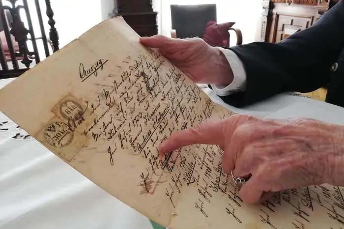 Immer noch im Familienbesitz: die Urkunde, auf der die Bäckerei 1733 erstmals erwähnt wurde.