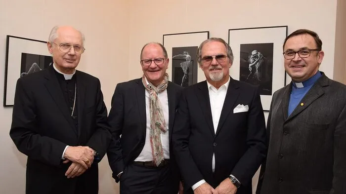 Jahresauftakt für "Kultur Pfarre Leibnitz". Werner Uhl zeigt seine Menschenbilder, Hans Grasch lieferte die Texte, Kathrin Ully sowie Elke und Marion Paternusch musizierten. Ehrengast war Altbischof Egon Kapellari.