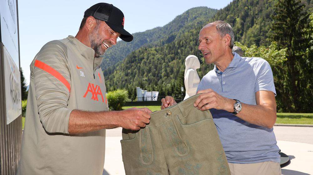 Eine Lederhose hat Liverpool-Trainer Jürgen Klopp im Vorjahr von Leo Bauernberger erhalten