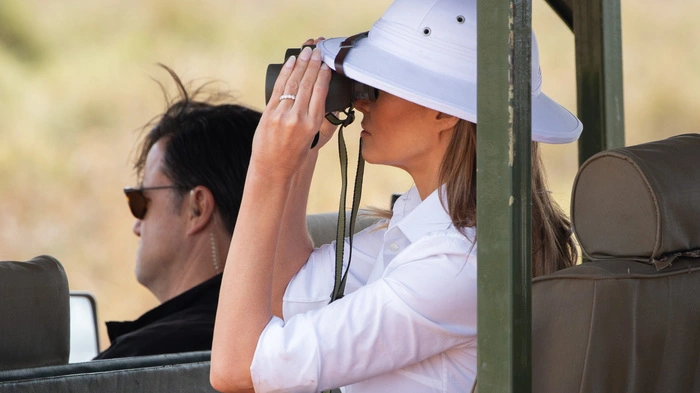 Mit großen Tieren hat es Melania Trump grundsätzlich täglich zu tun. Auf ihrer Afrika-Reise konnte sie in Kenia noch andere Vertreter dieser Spezies kennen lernen.