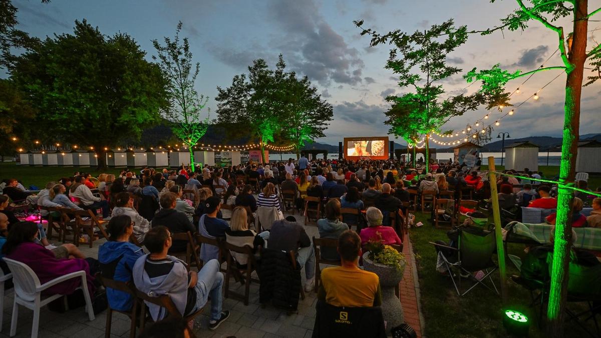 Am Abend des 7. Juni wurde das Strandbad, erstmals in der 100-jährigen Geschichte, zu einem Freiluftkino mit gratis Eintritt und gratis Popcorn umfunktioniert. 