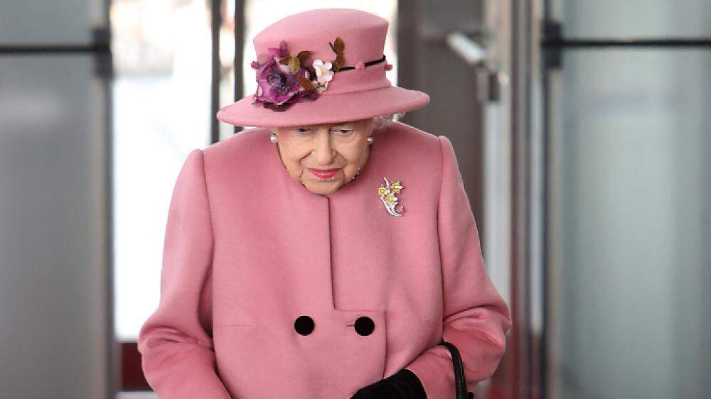 Schon in der vergangenen Woche hatte es Gerüchte über den Gesundheitszustand der Queen gegeben, als sie sich bei zwei Terminen mit Gehstock zeigte.
