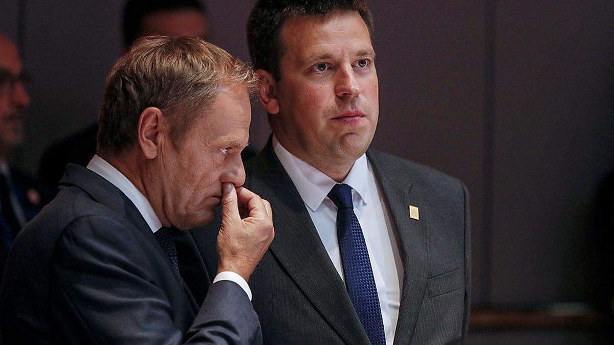 Tusk mit dem estischen Premier Juri Ratas: Der EU-Ratspräsident führt am EU-Gipfel zahlreiche Einzelgespräche