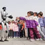 Auch Kinder scheinen in China ihre helle Freude an den humanoiden „G1“-Robotermodellen zu haben