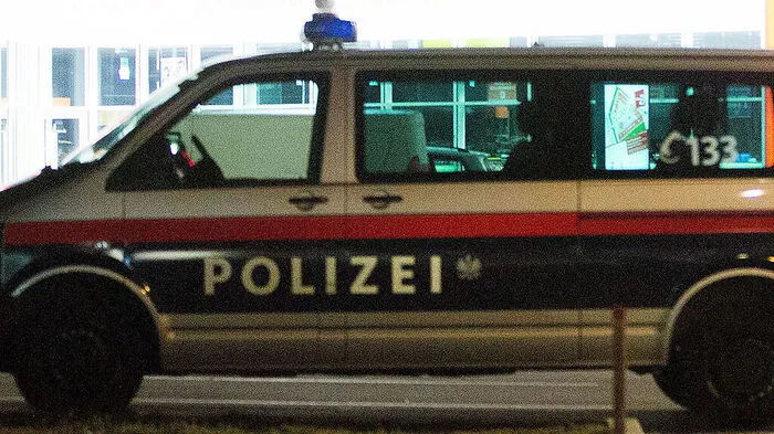 Polizei sucht Messerstecher