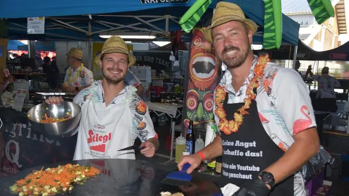 45 Grillteams aus Österreich sowie Gästeteams aus der Schweiz, Italien und auch aus Übersee kämpften am vergangenen Wochenende bei den Grillmeisterschaften in Kaindorfum die begehrten Titel als Staats- und Landesmeister