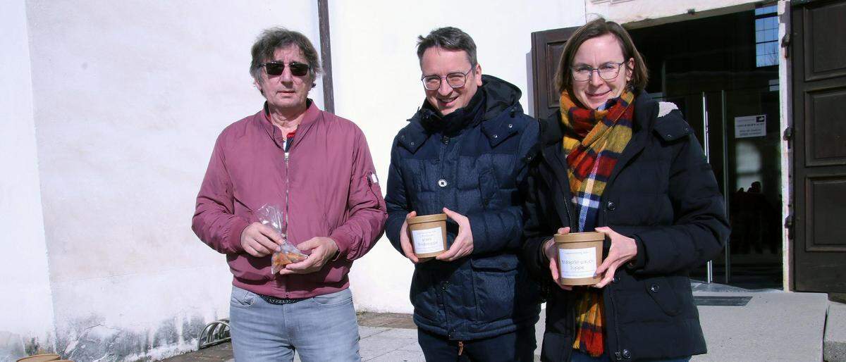 Toni Steinhauer, Elisabeth Raudner und Robert Raudner boten in der Pfarre Köflach die „Fastensuppe to go“ an