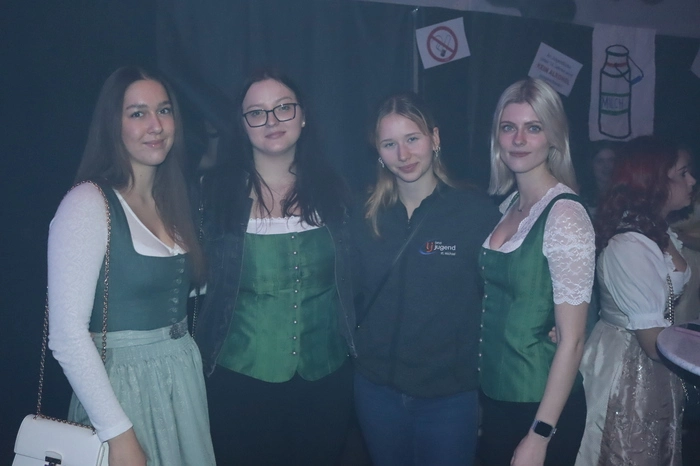 Klicken Sie sich durch die Bilder des St. Andräer Bauernball 2024