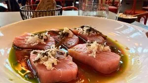 Tonno Crudo aus sizilianischem Blauflossenthunfisch.