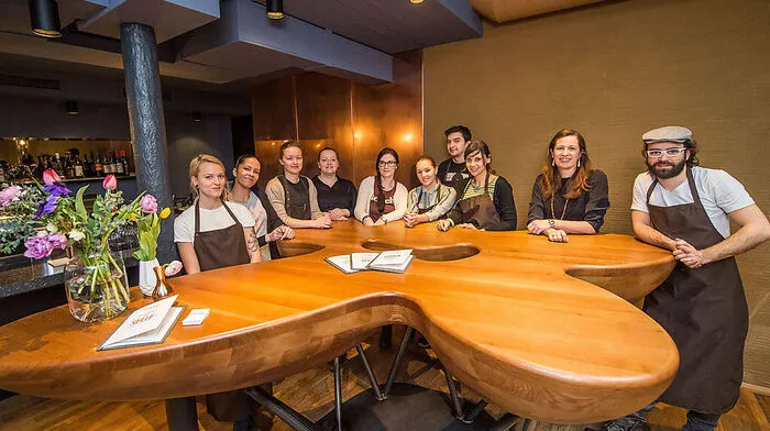 Mangolds-Chefin Julia Pengg mit Team